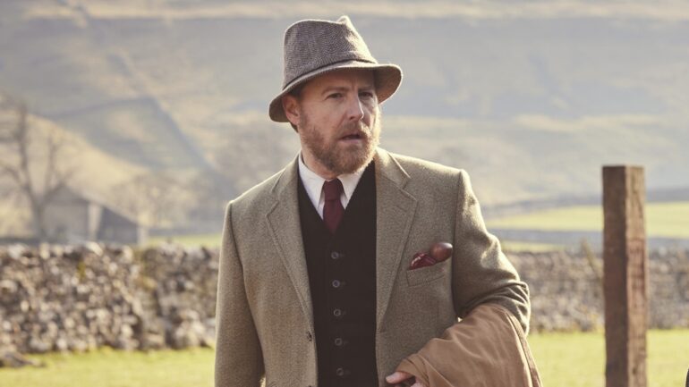ALL CREATURES GREAT AND SMALL, from left: Samuel West, Jennifer Hennessy, 'Holding the Baby', (Season 5, ep. 502, aired in the US on Jan 19, 2025), photo: Helen Williams / ©PBS/Playground Ent. / Courtesy Everett Collection