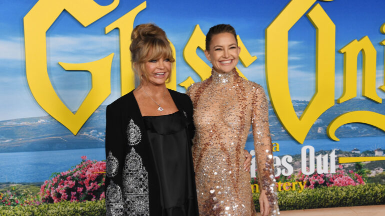 LOS ANGELES, CALIFORNIA - NOVEMBER 14: Goldie Hawn and Kate Hudson attend the premiere of 