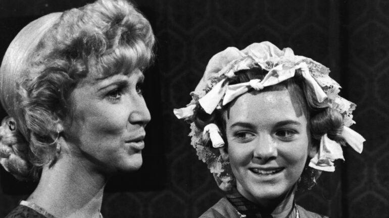 Charlotte Stewart and Alison Arngrim in 'Little House on the Prairie'