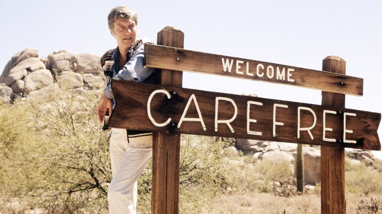 THE NEW DICK VAN DYKE SHOW, Dick Van Dyke, on location in Carefree, Arizona, where the show was filmed, 1971