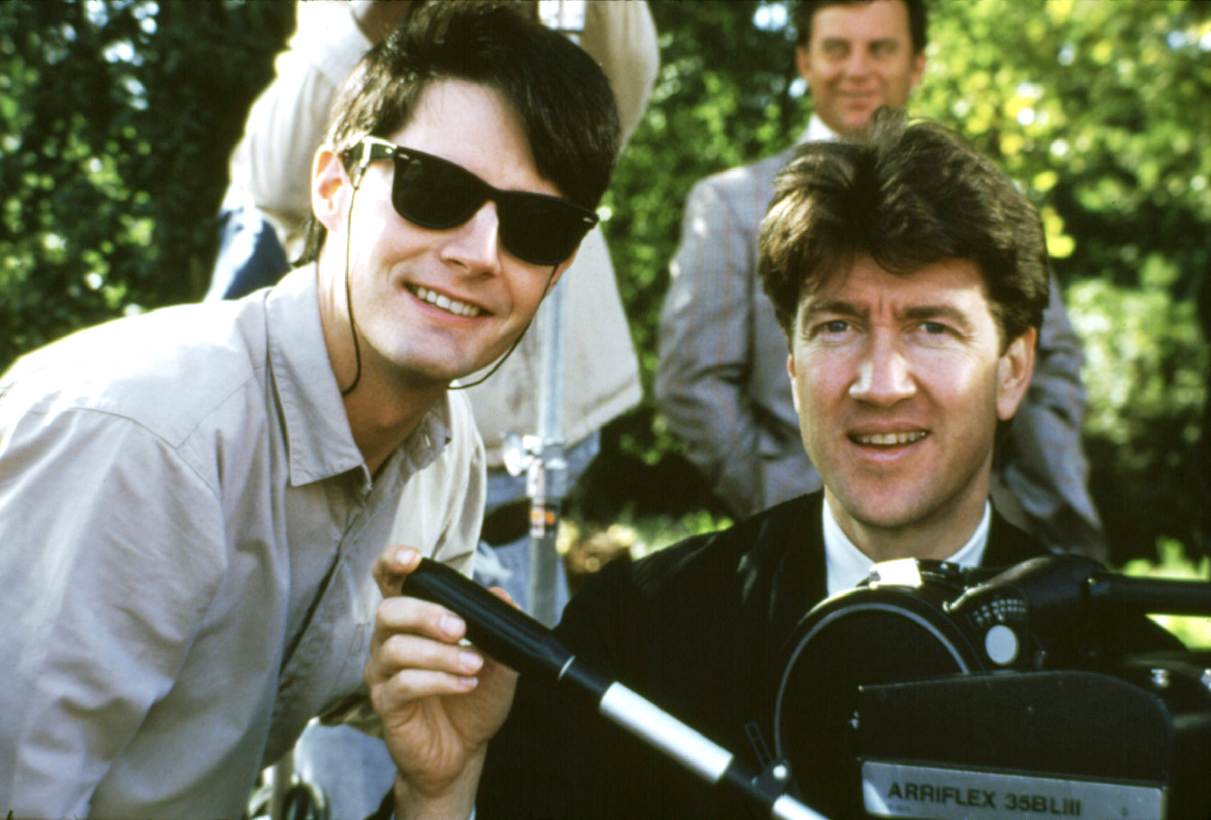 Actor KYLE MacLACHLAN and director DAVID LYNCH during production of BLUE VELVET, 1986