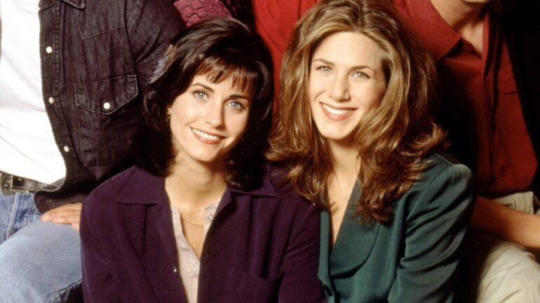 Jennifer Aniston and Courteney Cox in 'Friends'