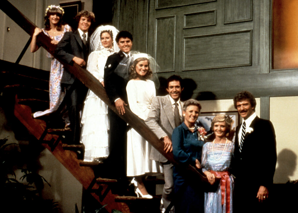 THE BRADY BRIDES, Susan Olsen, Mike Lookinland, Eve Plumb, Christopher Knight, Maureen McCormick, Barry Williams, Ann B. Davis, Florence Henderson, Robert Reed, 1981. 