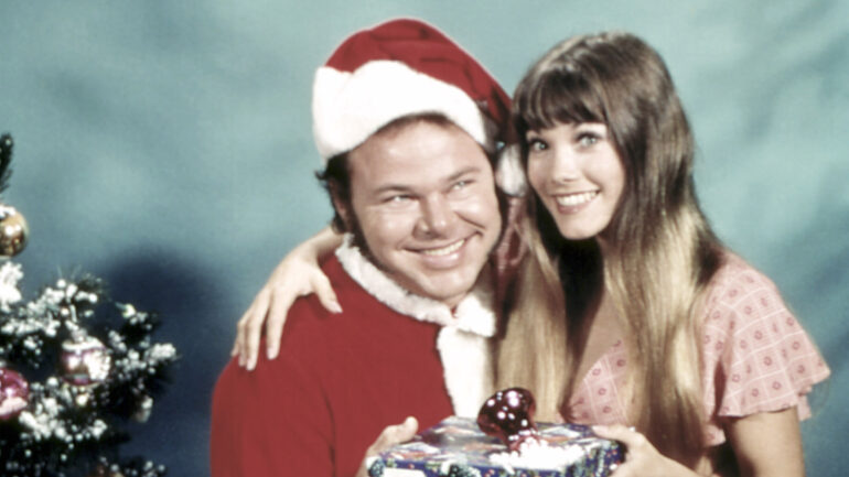 HEE HAW, Roy Clark, Barbi Benton, 1969-1993