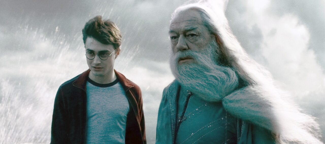 HARRY POTTER AND THE HALF-BLOOD PRINCE, from left: Daniel Radcliffe, Michael Gambon, 2009. ©Warner Bros./courtesy Everett Collection