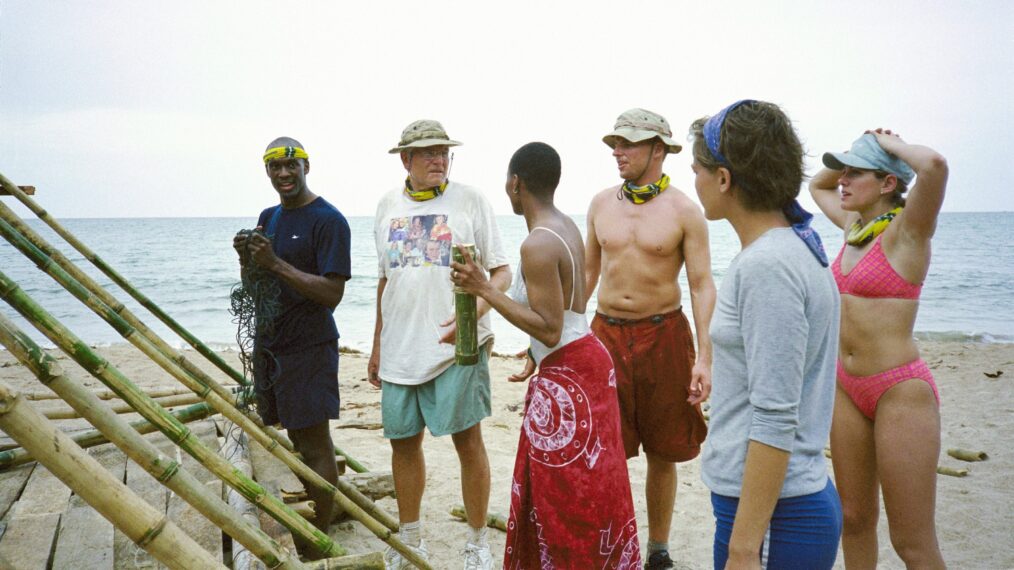 SURVIVOR, (aka SURVIVOR: BORNEO), members of The Pagong Tribe building their home base, from left: Gervase Peterson, B.B. Andersen, Ramona Gray, Joel Klug, Colleen Haskell, Jenna Lewis, (Season 1, premiered May 31, 2000).
