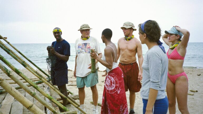 SURVIVOR, (aka SURVIVOR: BORNEO), members of The Pagong Tribe building their home base, from left: Gervase Peterson, B.B. Andersen, Ramona Gray, Joel Klug, Colleen Haskell, Jenna Lewis, (Season 1, premiered May 31, 2000).