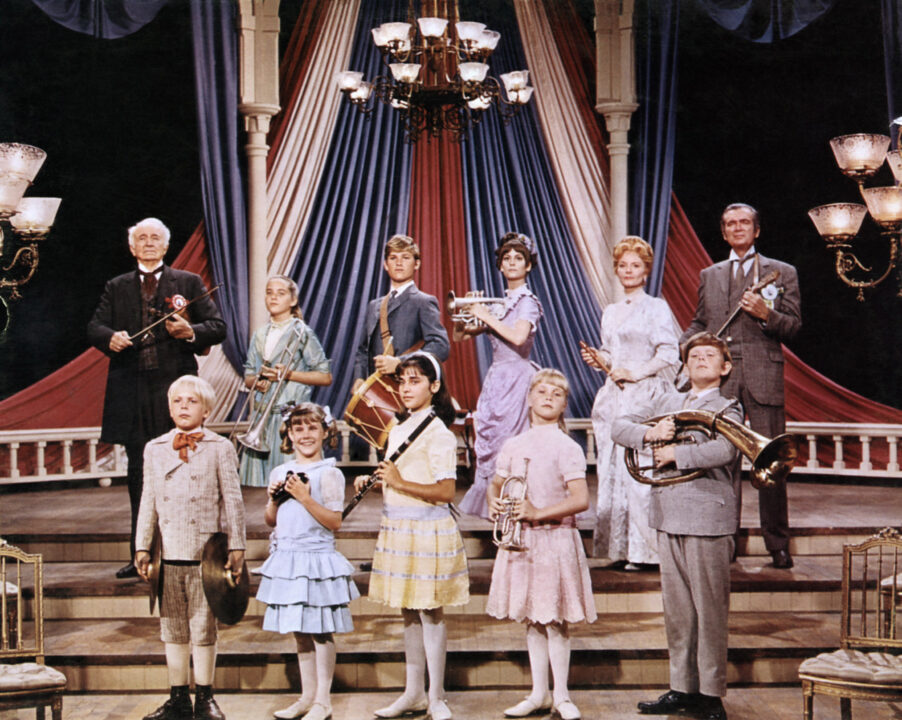 THE ONE AND ONLY, GENUINE, ORIGINAL FAMILY BAND, Walter Brennan, Debbie Smith, Kurt Russell, Lesley