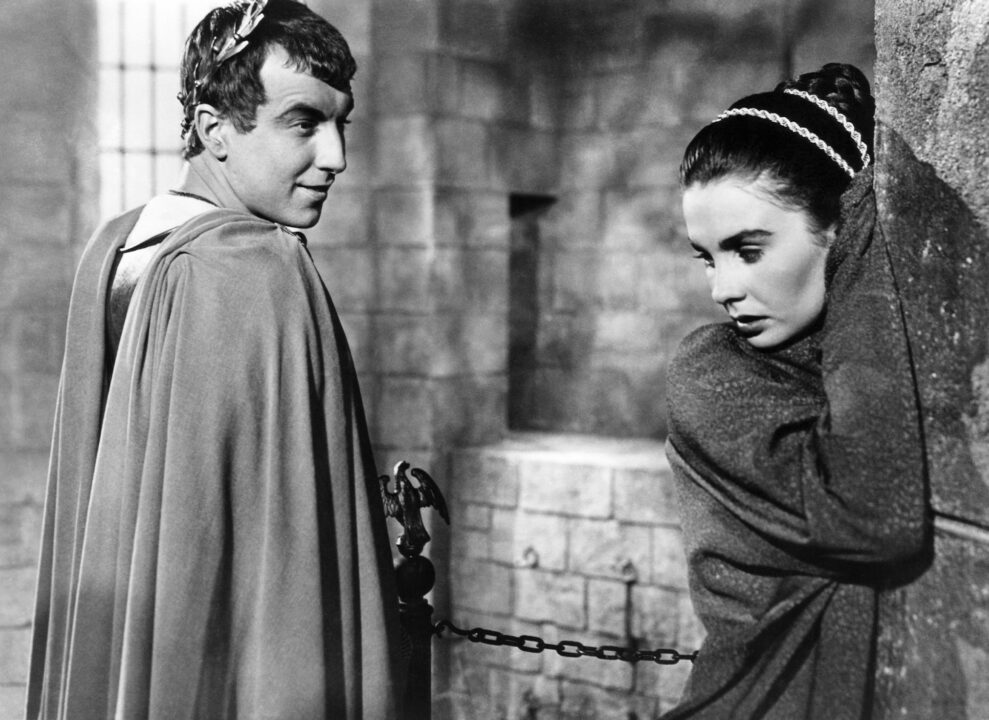 THE ROBE, from left: Jay Robinson, Jean Simmons, 1953 
