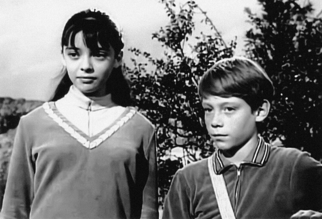 LOST IN SPACE, (from left): Angela Cartwright, Billy Mumy, (Season 1), 1965-68. TM and Copyright © 20th Century Fox Film Corp. All rights reserved, Courtesy: Everett Collection