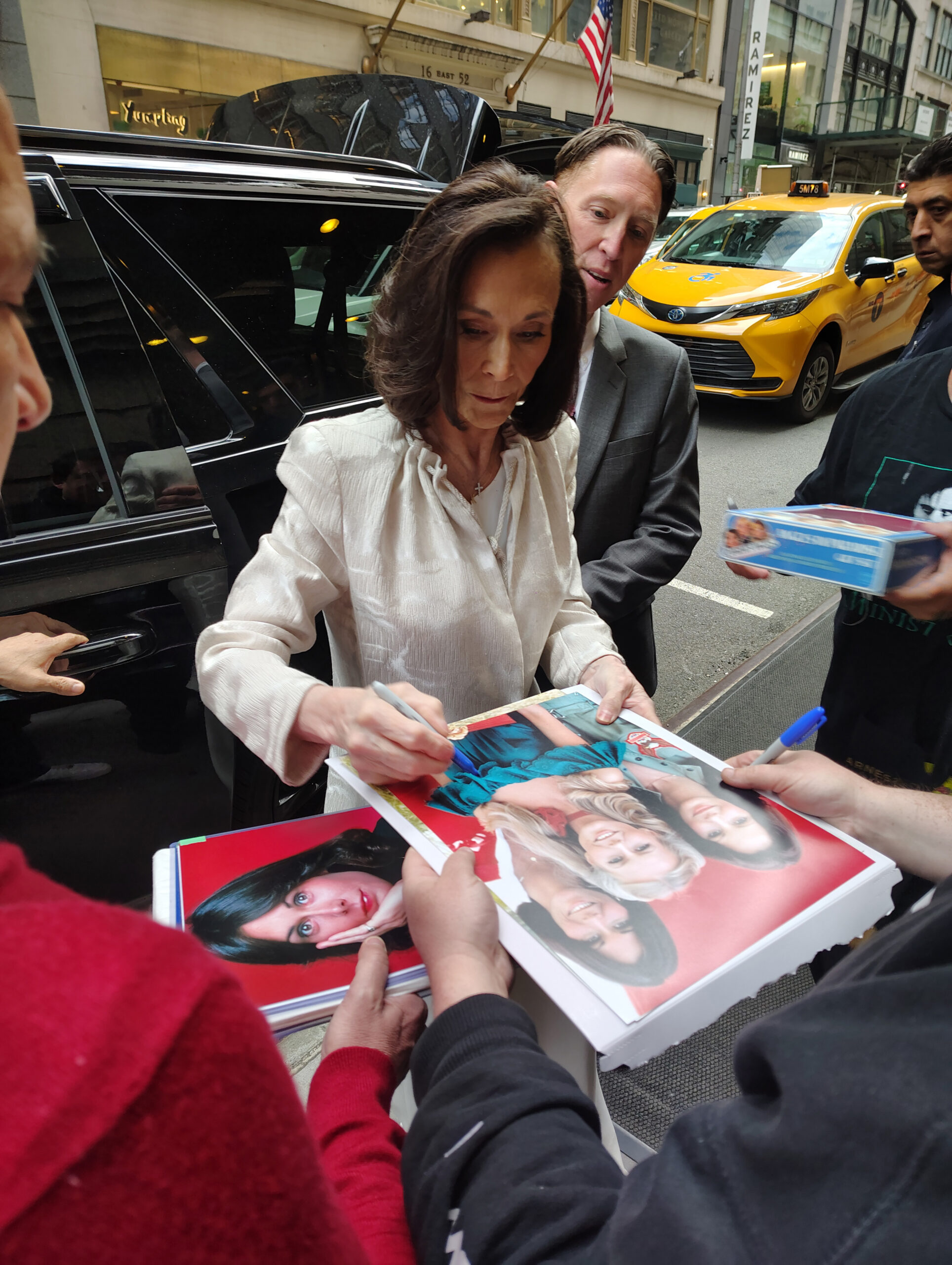 Charlies Angels 50th anniversary award banquet at the Paleyfest in New York May 2026. Kate Jackson signs autographs ahead of the event