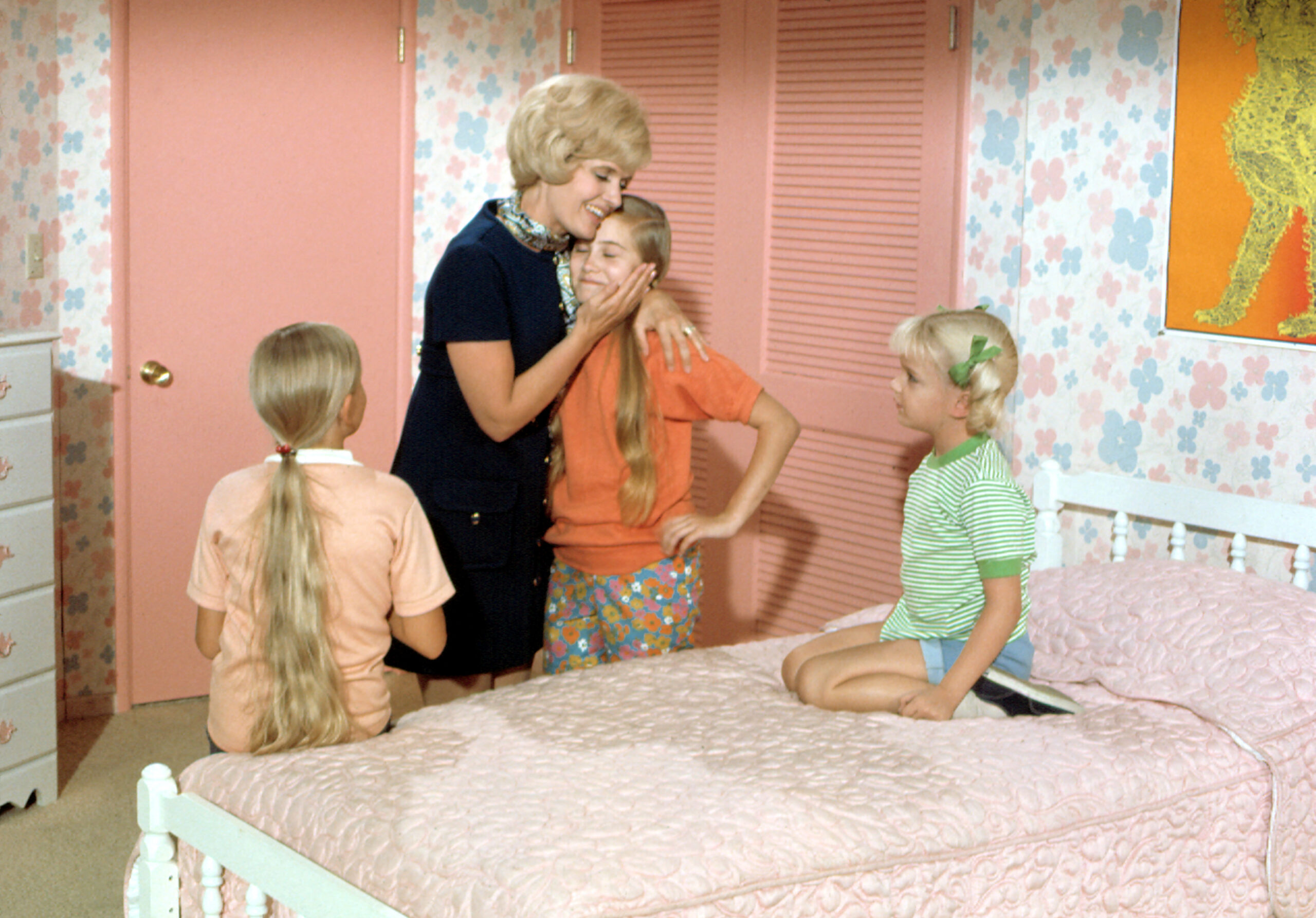 THE BRADY BUNCH, Eve Plumb, Florence Henderson, Maureen McCormick, Susan Olsen, (Season 1), 1969-1974
