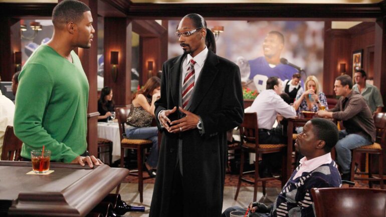 BROTHERS, (from left): Michael Strahan, Snoop Dogg, Daryl 'Chill' Mitchell, 'Snoop/Fat Kid', (Season 1, aired Oct. 9, 2009), 2009. photo: Greg Gayne / © Fox / Courtesy: Everett Collection