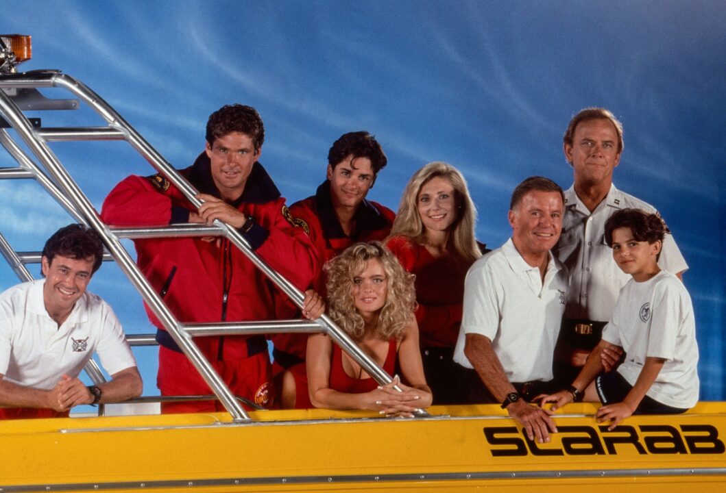 BAYWATCH, from left: Tom McTigue, David Hasselhoff, Billy Warlock, Erika Eleniak, Pamela Bach, Richard Jaeckel, Monte Markham, Jeremy Jackson, (1991, season 2) 1989-2001, ©Pearson All-American Television / Courtesy: Everett Collection.