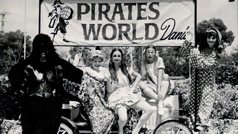 Pirates World, clown car