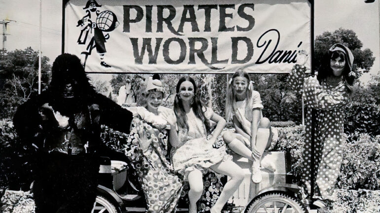 Pirates World, clown car