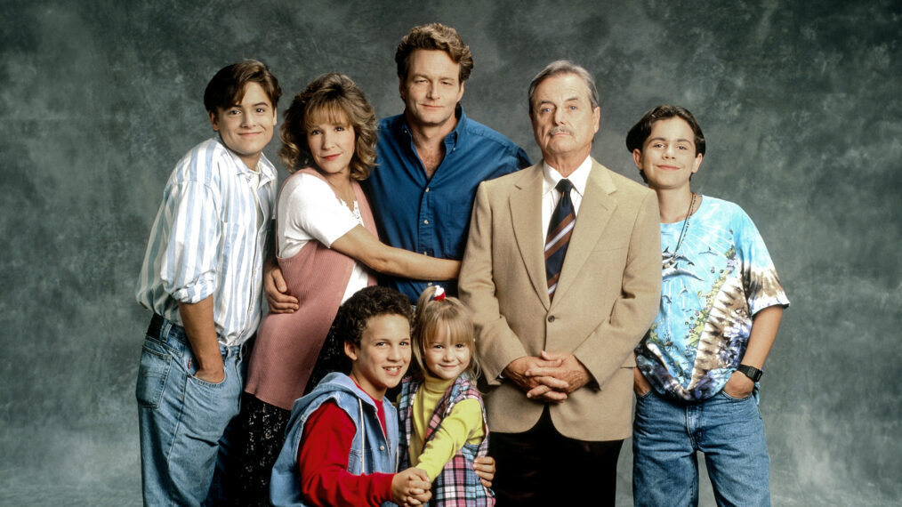 BOY MEETS WORLD, (back, l to r): Will Friedle, Betsy Randle, William Russ, William Daniels, Rider Strong, (front, l to r): Ben Savage, Lily Nicksay, 1993-2000,