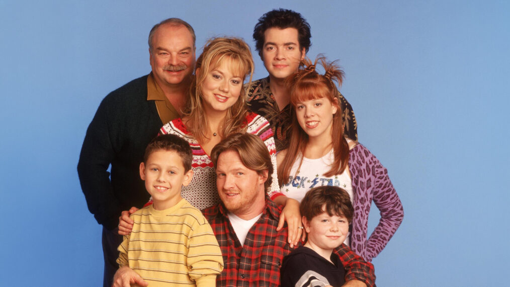 GROUNDED FOR LIFE, (clockwise from top left): Richard Riehle, Megyn Price, Kevin Corrigan, Lynsey Bartilson, Jake Burbage, Donal Logue, Griffin Frazen, 2001-2005,