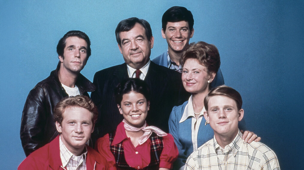HAPPY DAYS, from left, Henry Winkler, Don Most, Erin Moran, Tom Bosley, Anson Williams, Marion Ross, Ron Howard, 1974-84 (ca. mid-1970s photo).