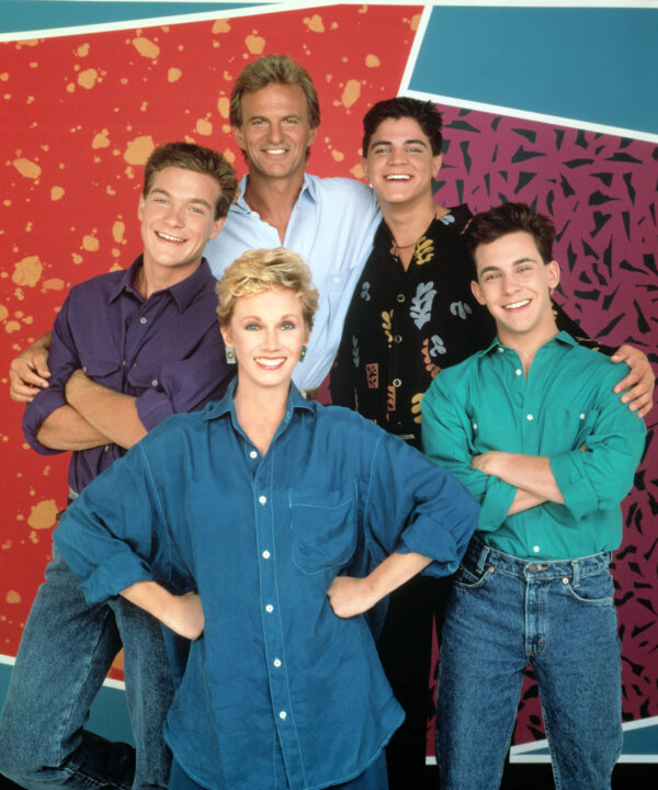 THE HOGAN FAMILY, (aka VALERIE'S FAMILY), (clockwise, from bottom-center): Sandy Duncan, Jason Bateman, Josh Taylor, Danny Ponce, Jermy Licht, (Season 6), 1986-91