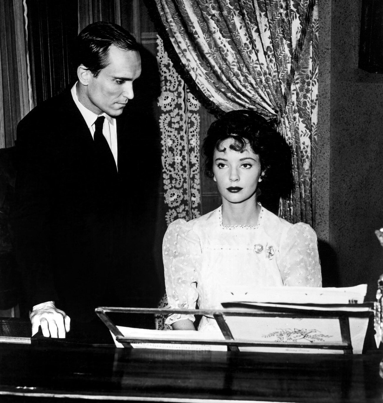 TWILIGHT ZONE, 1959-64, Robert Duvall, Claire Griswold, (2/21/63) 'Miniature', Season 4