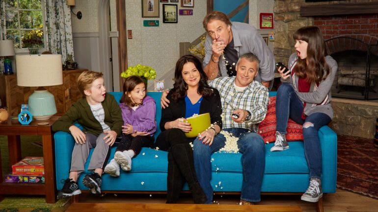 MAN WITH A PLAN, from left: Matthew McCann, Hala Finley, Liza Snyder, Kevin Nealon (standing), Matt LeBlanc, Grace Kaufman, (Season 1, premiered Oct. 24, 2016).