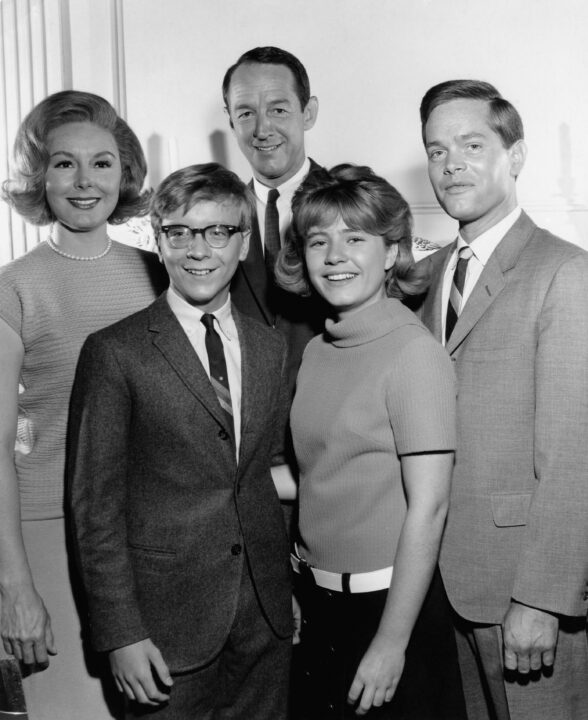 THE PATTY DUKE SHOW, (l-r): Jean Byron, Paul O'Keefe, William Schallert, Patty Duke, Eddie Applegate, 1963-66