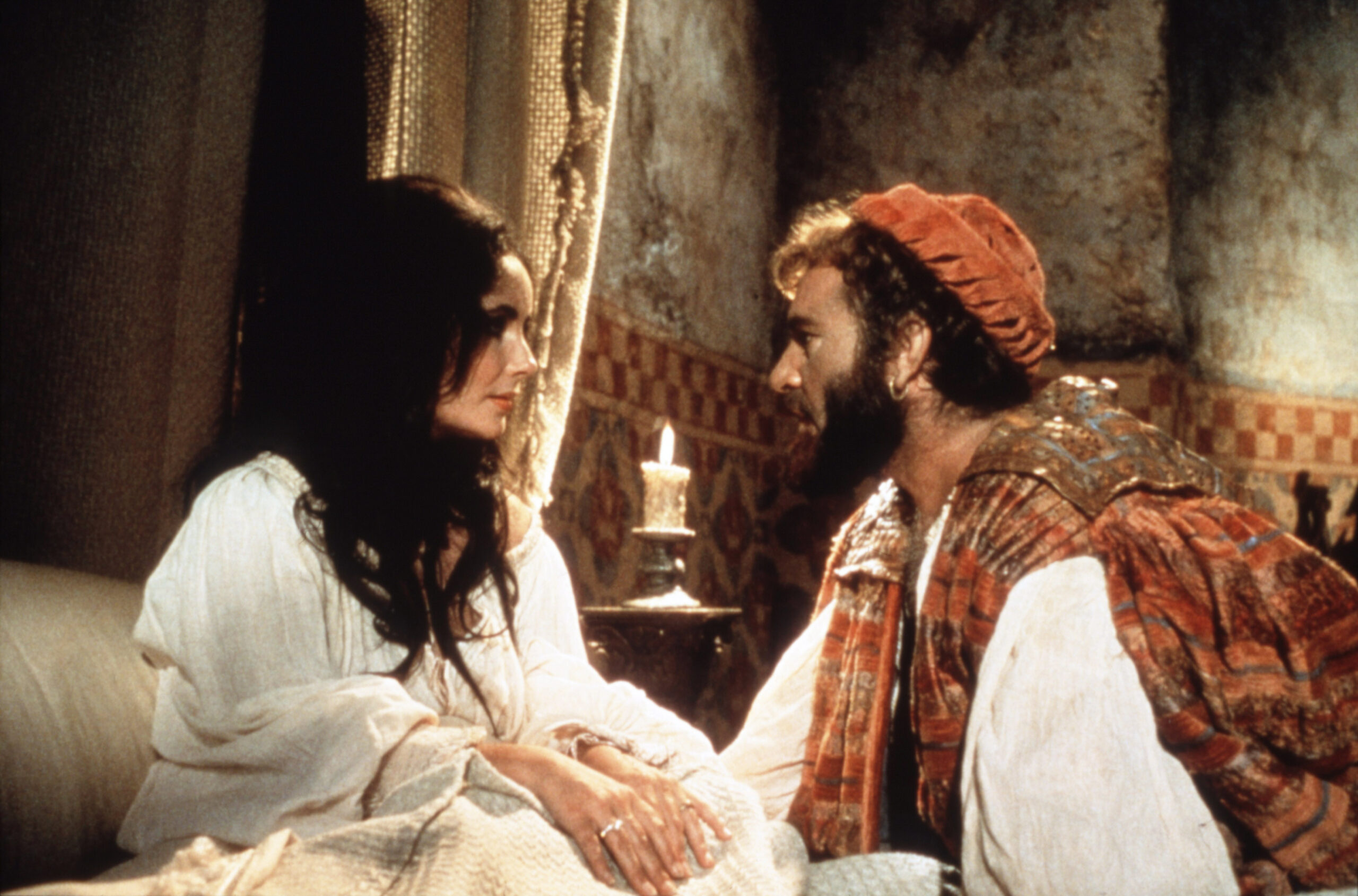 THE TAMING OF THE SHREW, from left: Elizabeth Taylor, Richard Burton, 1967