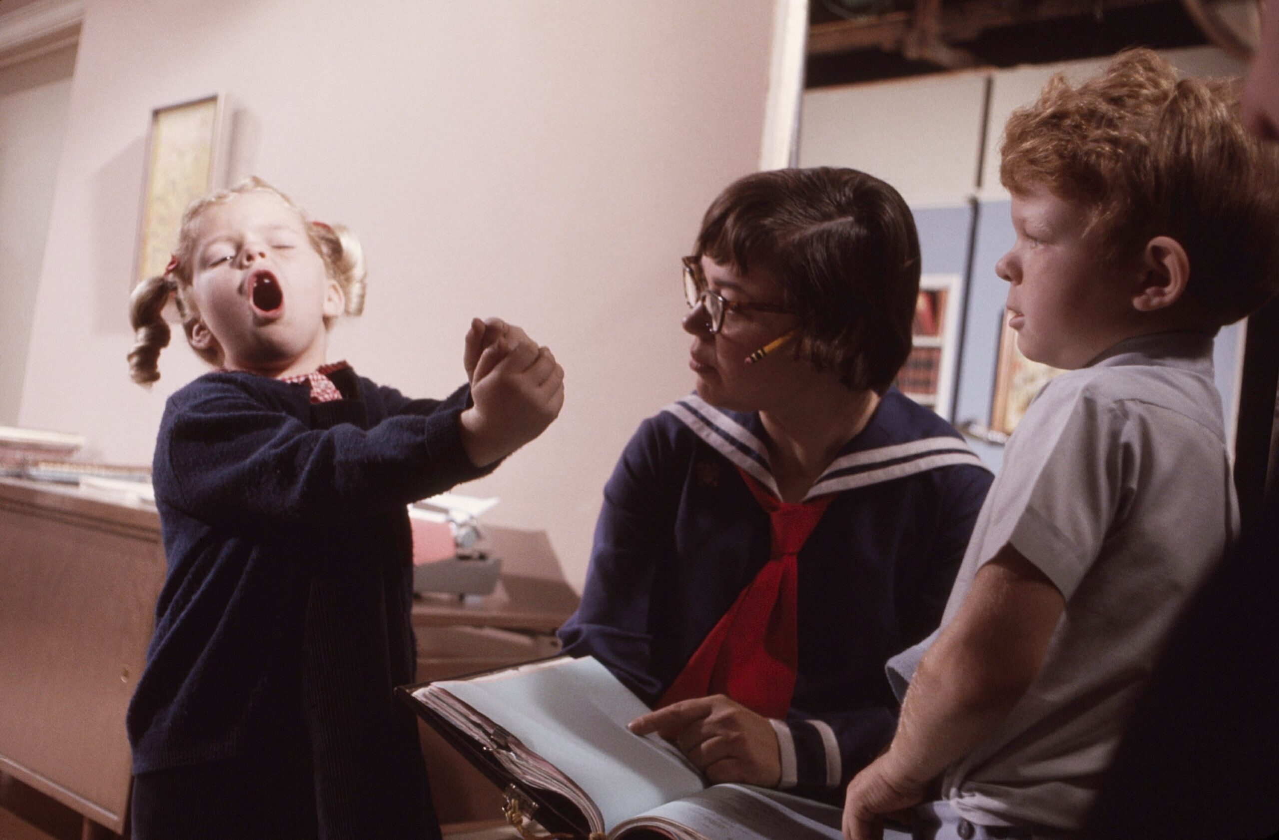 FAMILY AFFAIR, from left: Anissa Jones, script supervisor, Johnny Whittaker, on-set, (1967), 1966-1971.