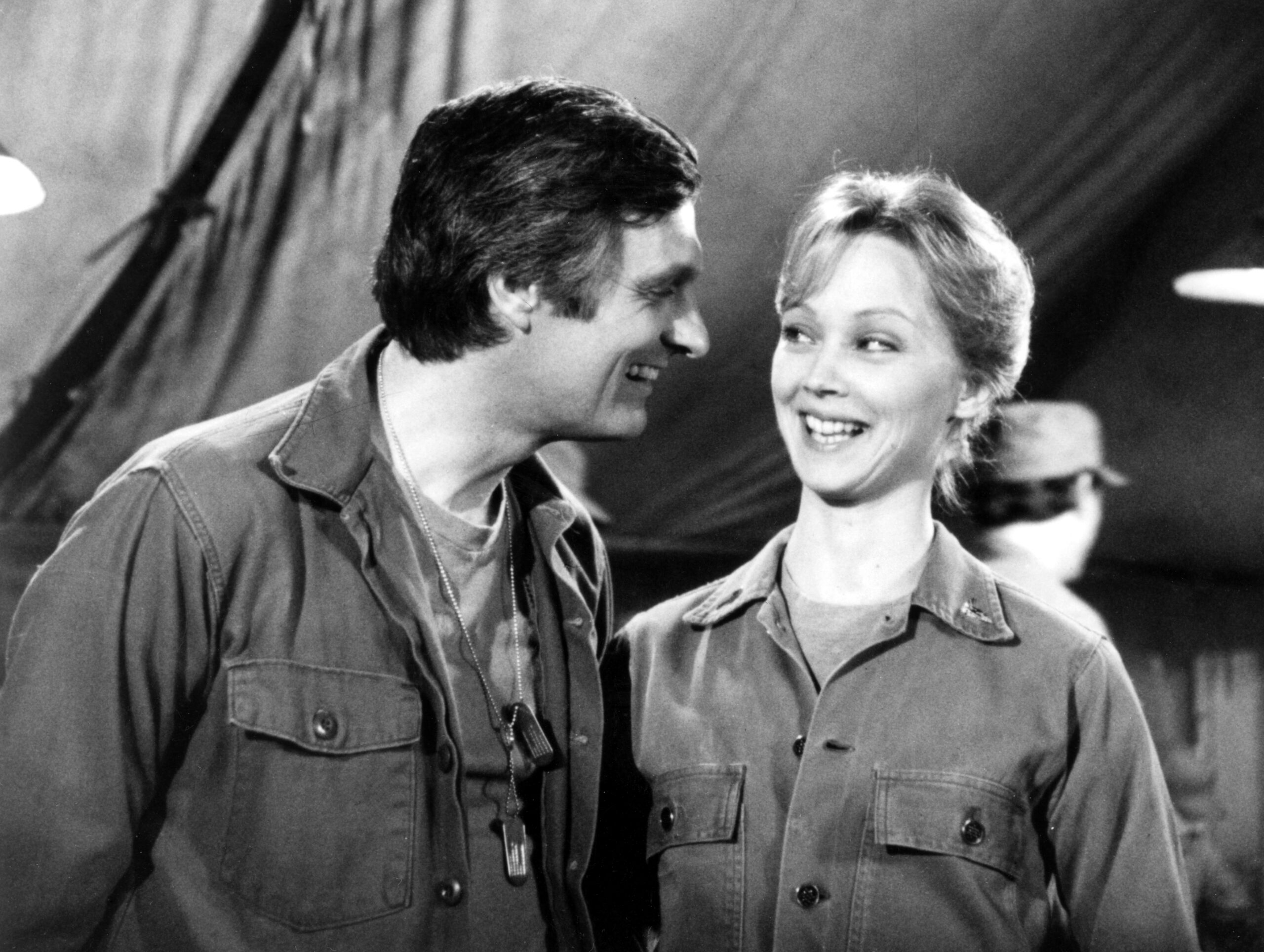 MASH, Alan Alda, Shelley Long, Season 8, 'Bottle Fatigue', 01-07-1980. 1972 - 1983.