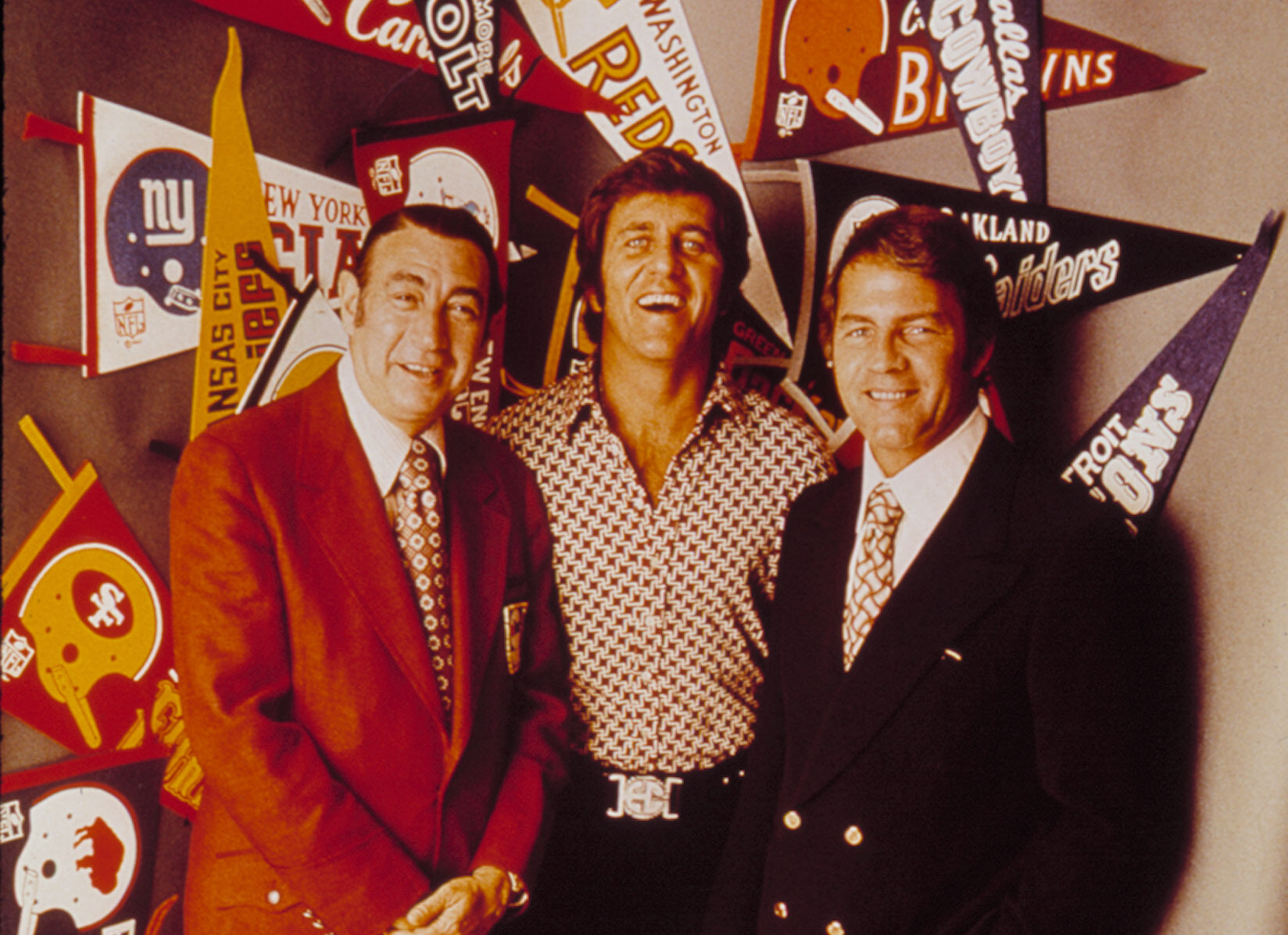 NFL MONDAY NIGHT FOOTBALL, Howard Cosell, Don Meredith, Frank Gifford, television, 1977. 1970 -.