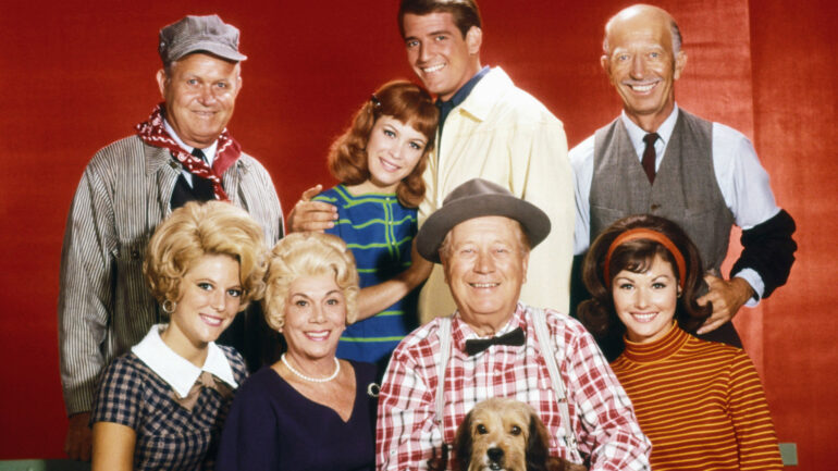 PETTICOAT JUNCTION, (top, l to r): Rufe Davis, Linda Kaye (aka Linda Kaye Henning), Mike Minor, Frank Cady, (bottom): Meredith MacRae, Bea Benaderet, Edgar Buchanan, Lori Saunders, 1963-70