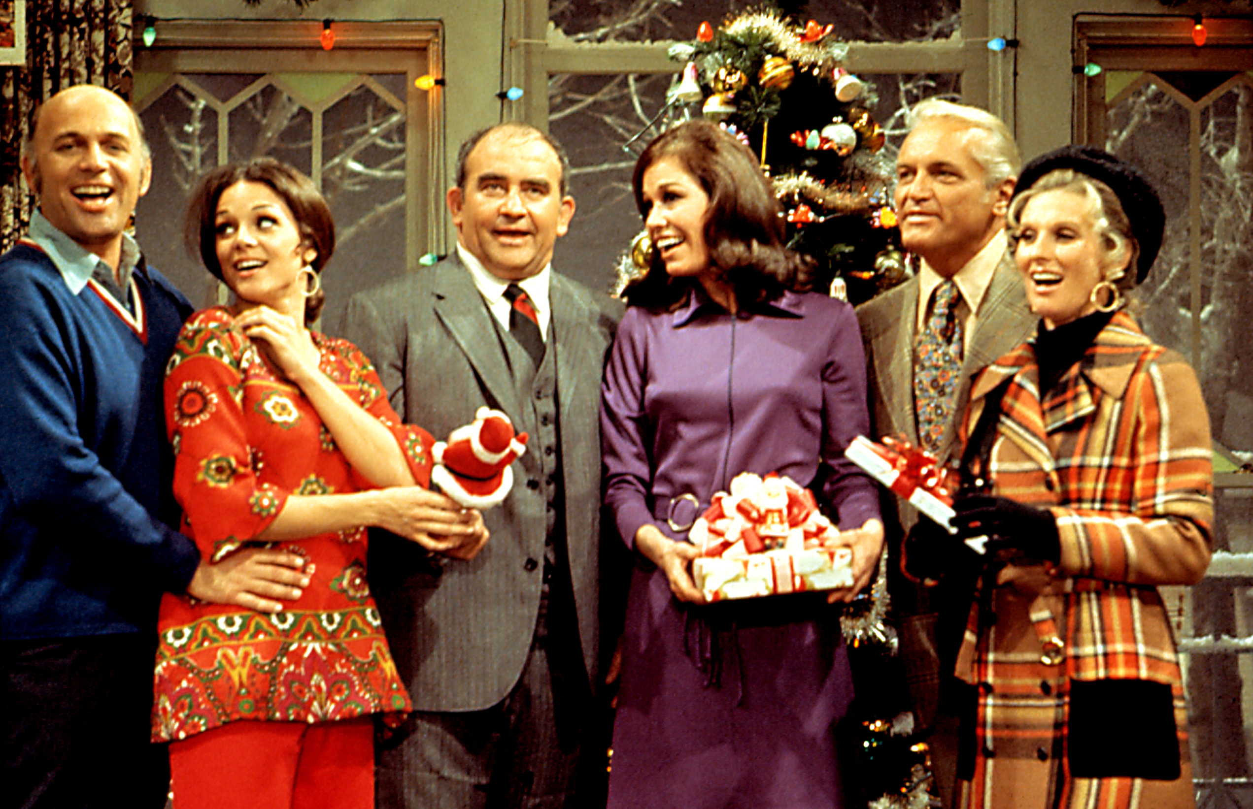 MARY TYLER MOORE SHOW, Gavin MacLeod, Valerie Harper, Ed Asner, Mary Tyler Moore, Ted Knight, Cloris Leachman, 1970-77